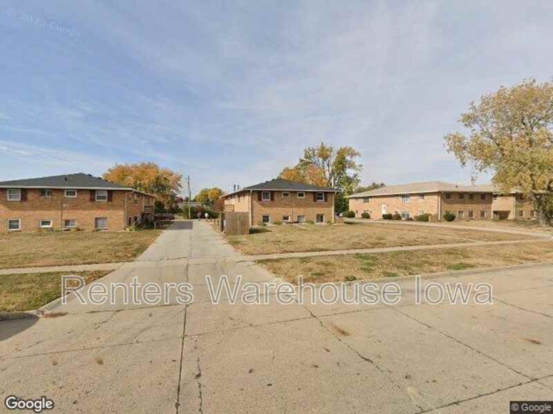 114 Northwest College Avenue #8 - Photo 2 of 9