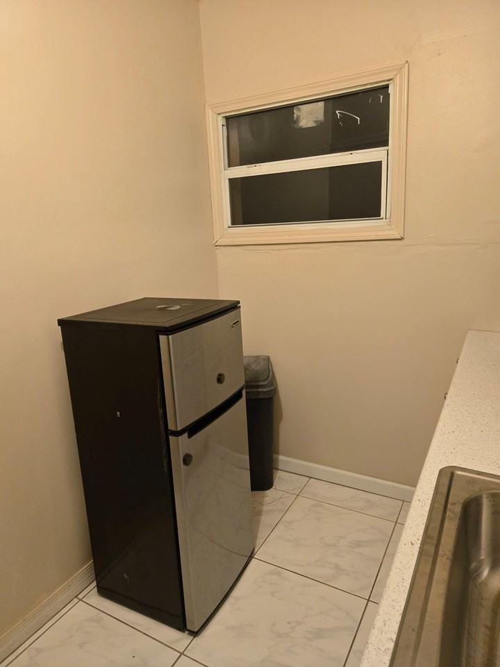 Sw 138th Ct - Photo 7 of 10