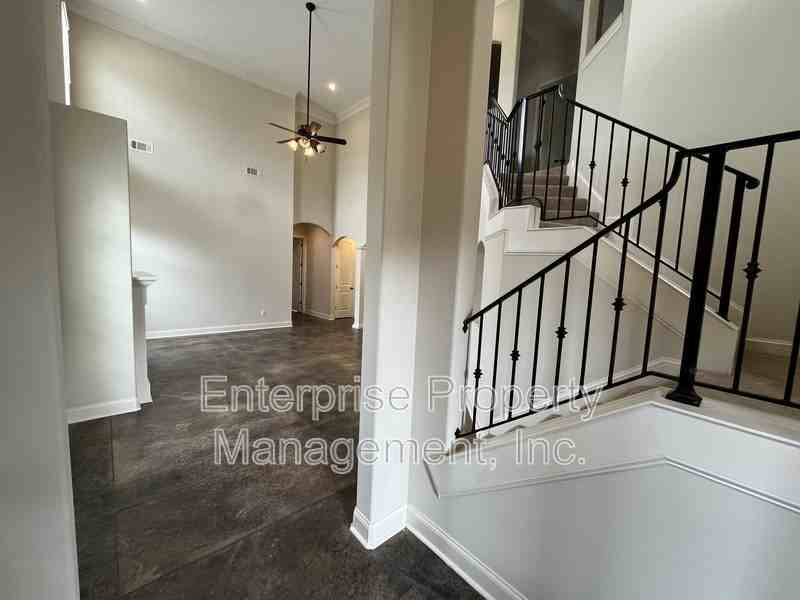 7240 Winterbrook Ln - Photo 4 of 25