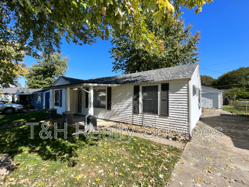 1604 S Oakdale Dr - Photo 2 of 14