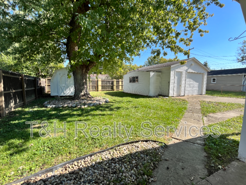 1604 S Oakdale Dr - Photo 3 of 14