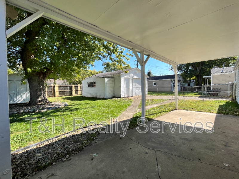 1604 S Oakdale Dr - Photo 4 of 14