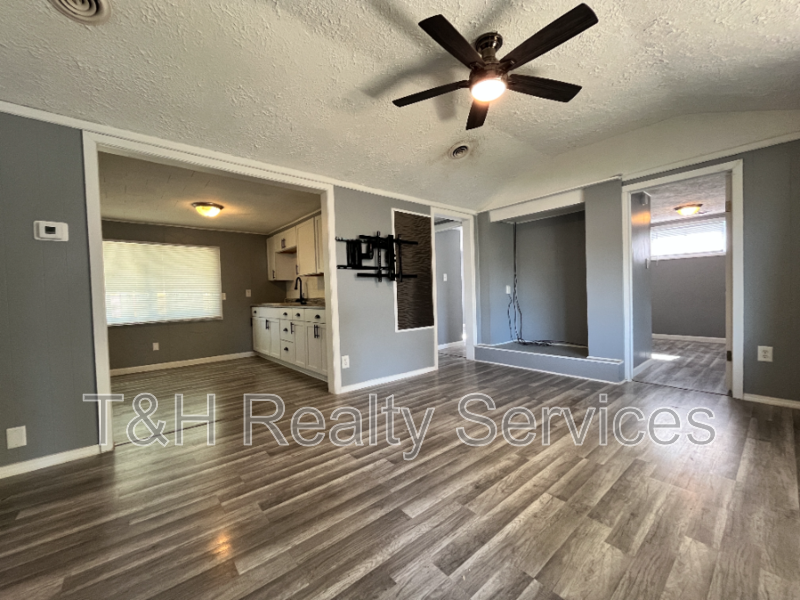 1604 S Oakdale Dr - Photo 5 of 14