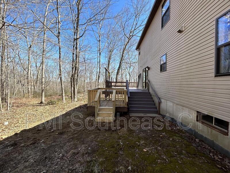 349 West Road - Photo 5 of 27