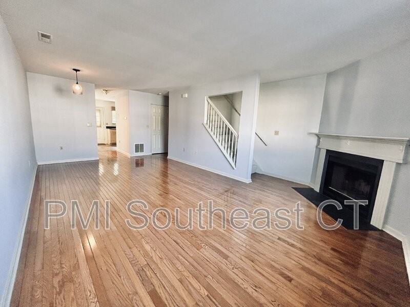 310 Boston Post Rd #56 - Photo 3 of 23