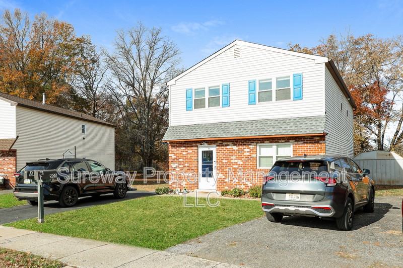 505 Corinthian Ave #B - Photo 2 of 17