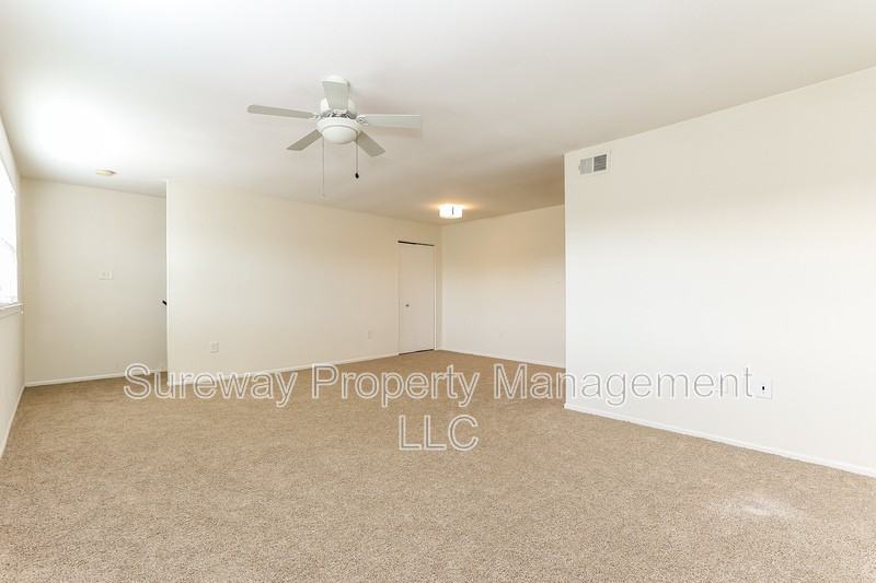 505 Corinthian Ave #B - Photo 4 of 17