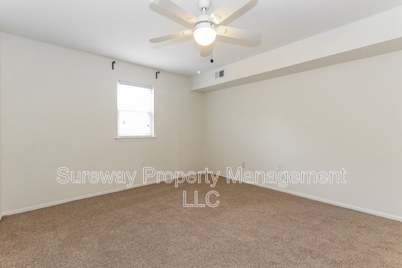 505 Corinthian Ave #B - Photo 7 of 17