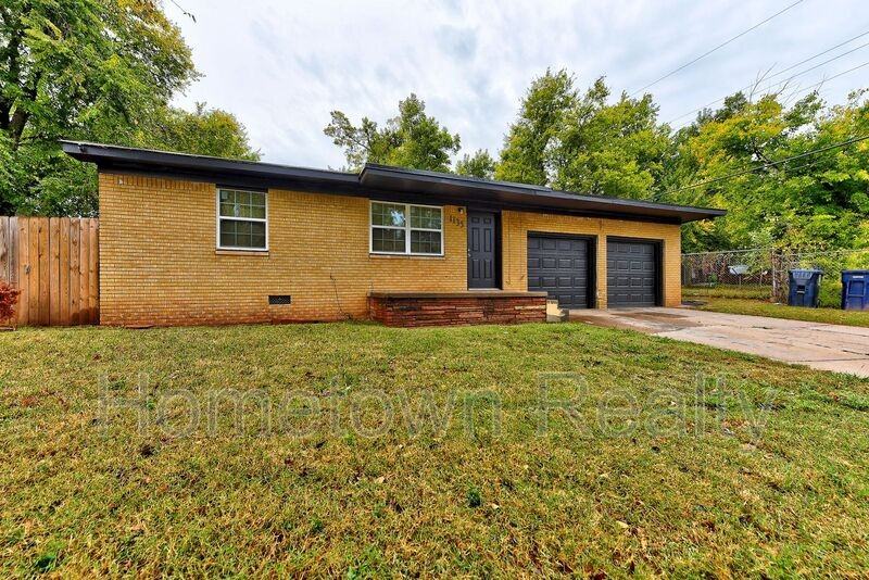 1135 N Billen Ave - Photo 2 of 29