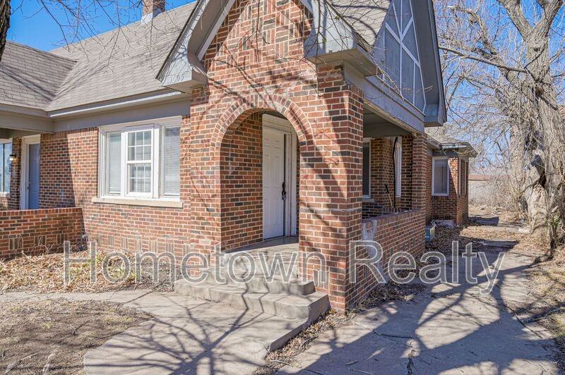 1605 Nw 29th St - Photo 2 of 19