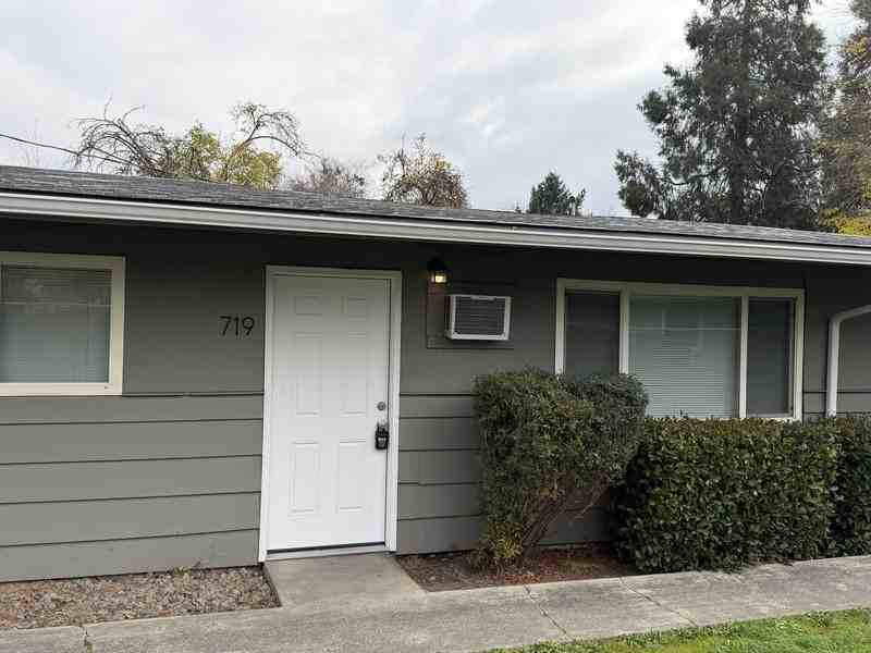 719 Southwest Bridge Street - Photo 2 of 23