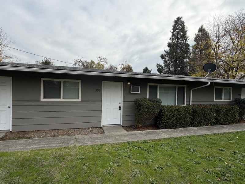 719 Southwest Bridge Street - Photo 3 of 23