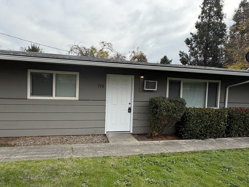 719 Southwest Bridge Street - Photo 5 of 23