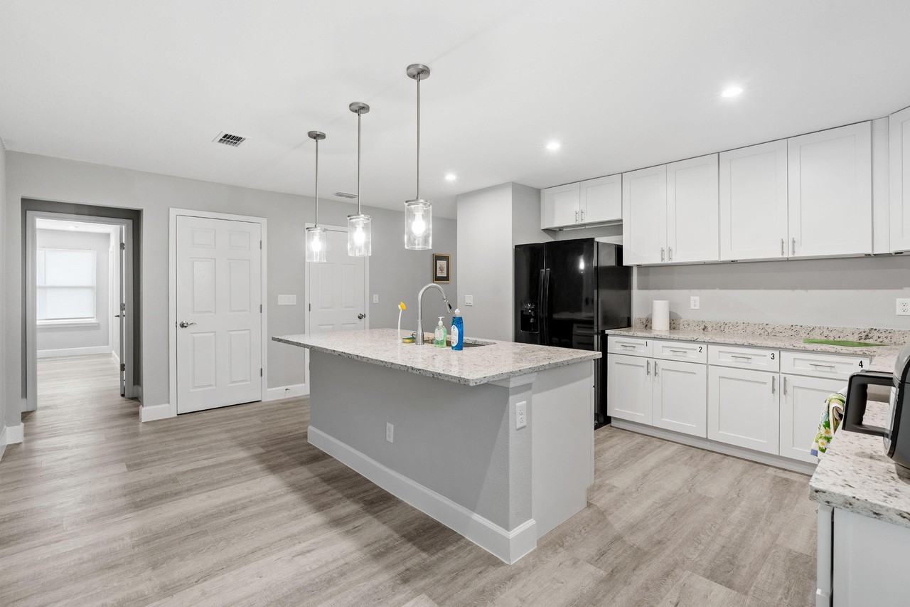 Beverly Ave - Photo 3 of 9