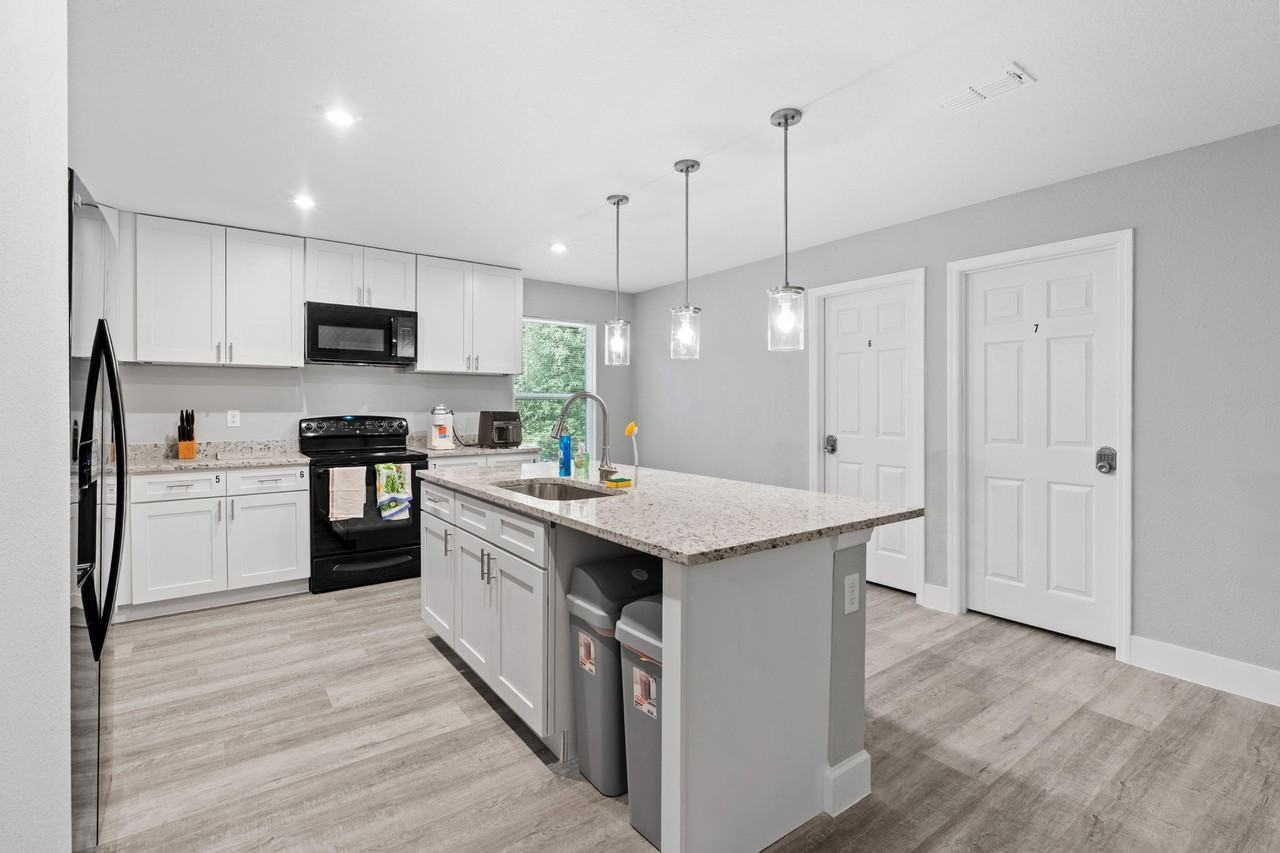 Beverly Ave - Photo 5 of 9