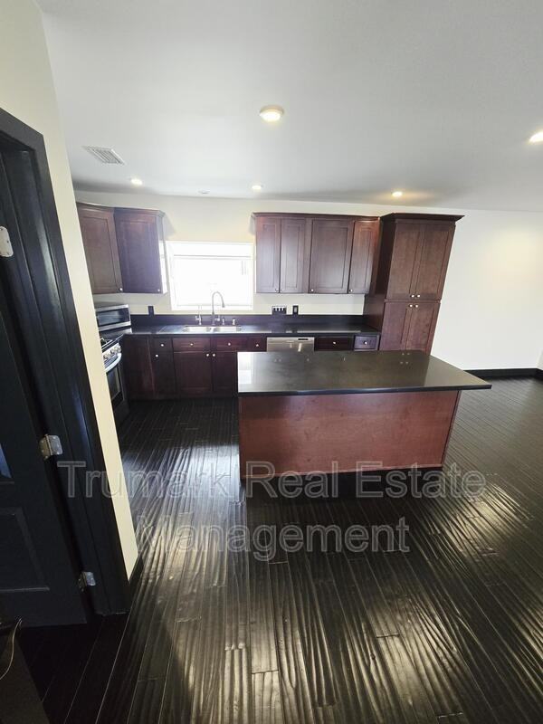 12426 Moorpark St #E - Photo 3 of 35