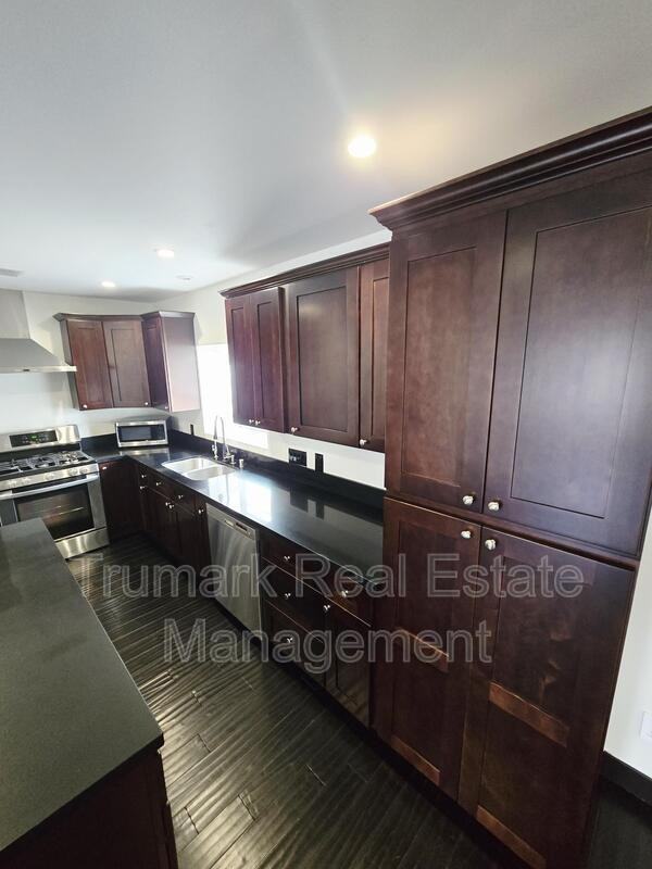 12426 Moorpark St #E - Photo 4 of 35