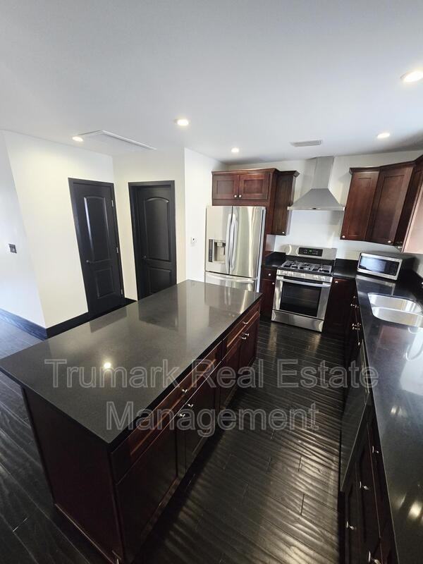 12426 Moorpark St #E - Photo 5 of 35