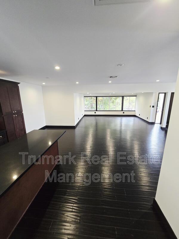 12426 Moorpark St #E - Photo 7 of 35