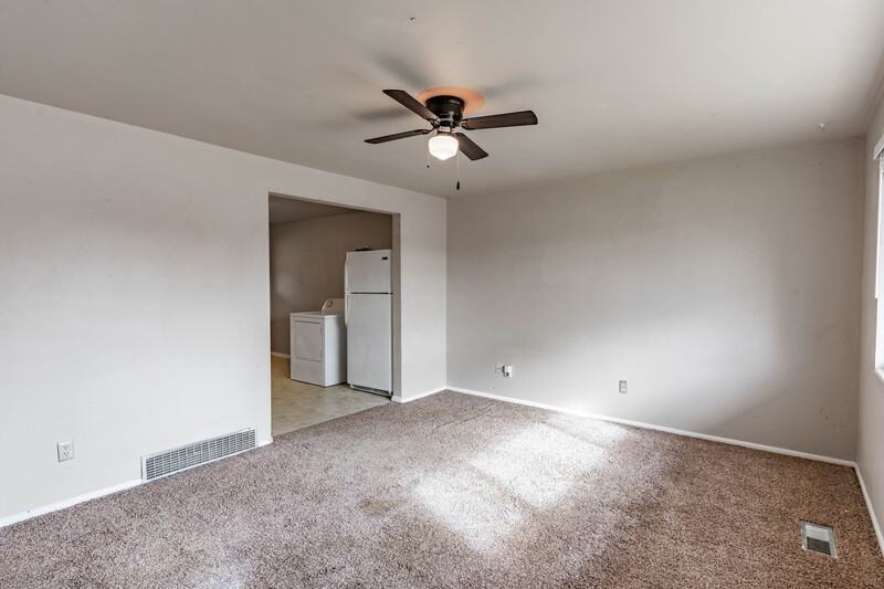 1186 West Parkway Lane - Photo 2 of 17