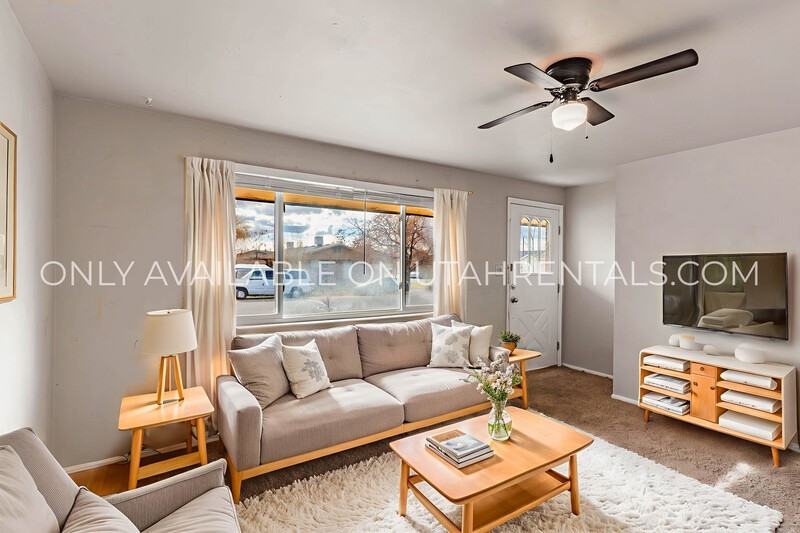 1186 West Parkway Lane - Photo 3 of 17