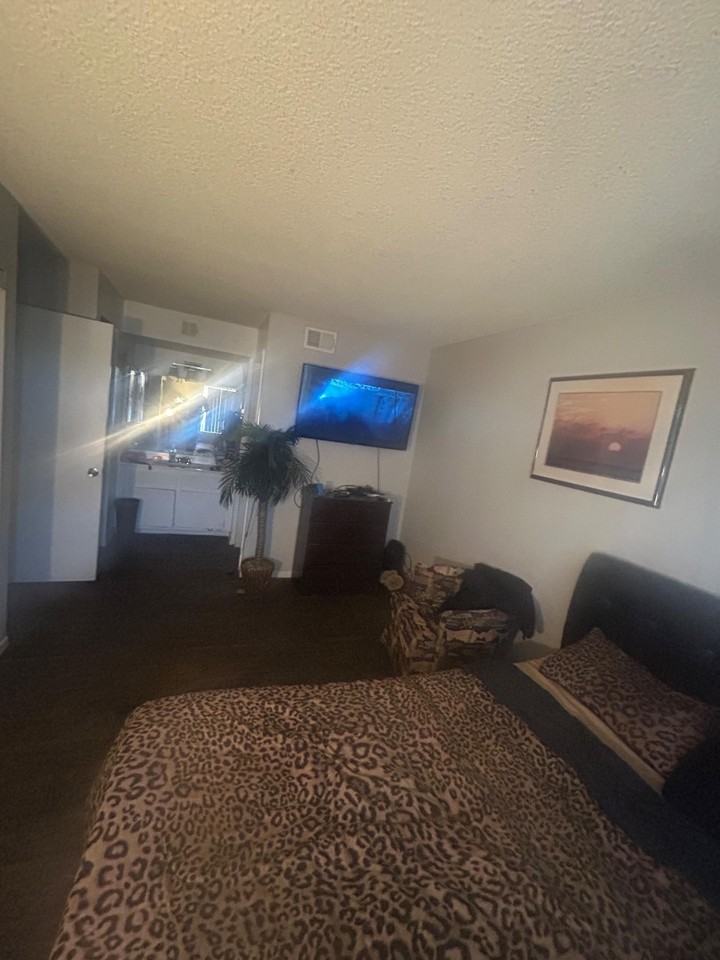 N 27th Ave - Photo 5 of 16