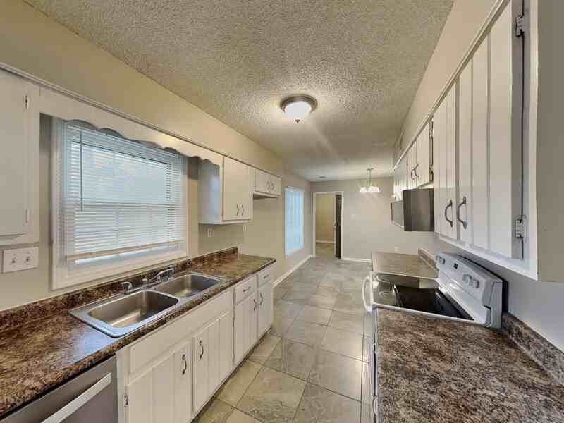 1017 Hawkview Dr - Photo 4 of 18