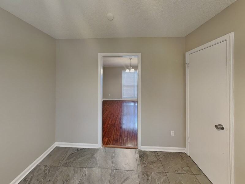 1017 Hawkview Dr - Photo 5 of 18