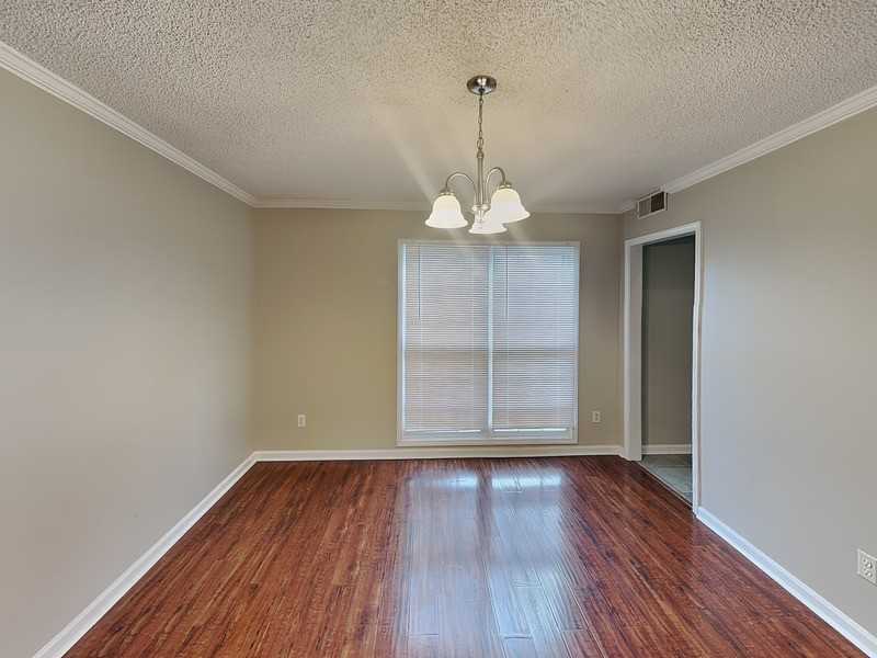 1017 Hawkview Dr - Photo 7 of 18