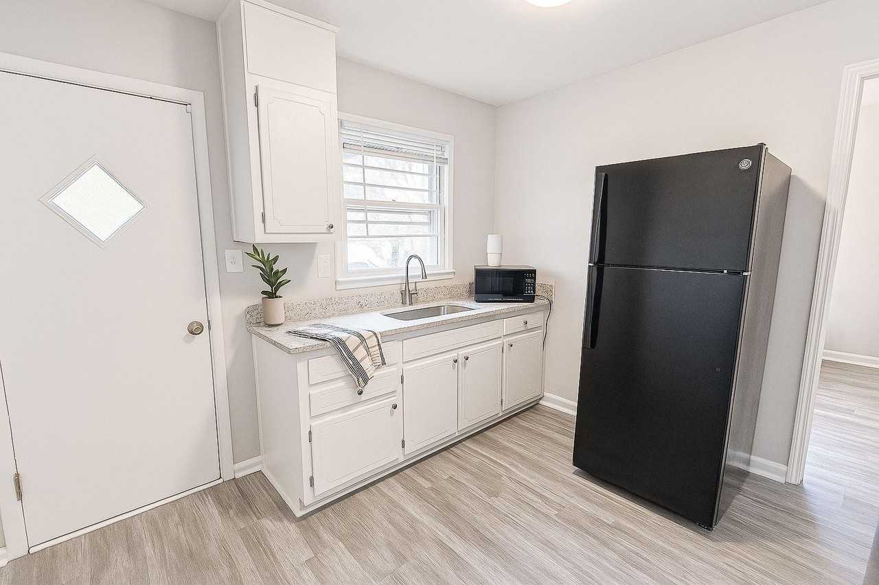 Pineside Dr - Photo 2 of 6