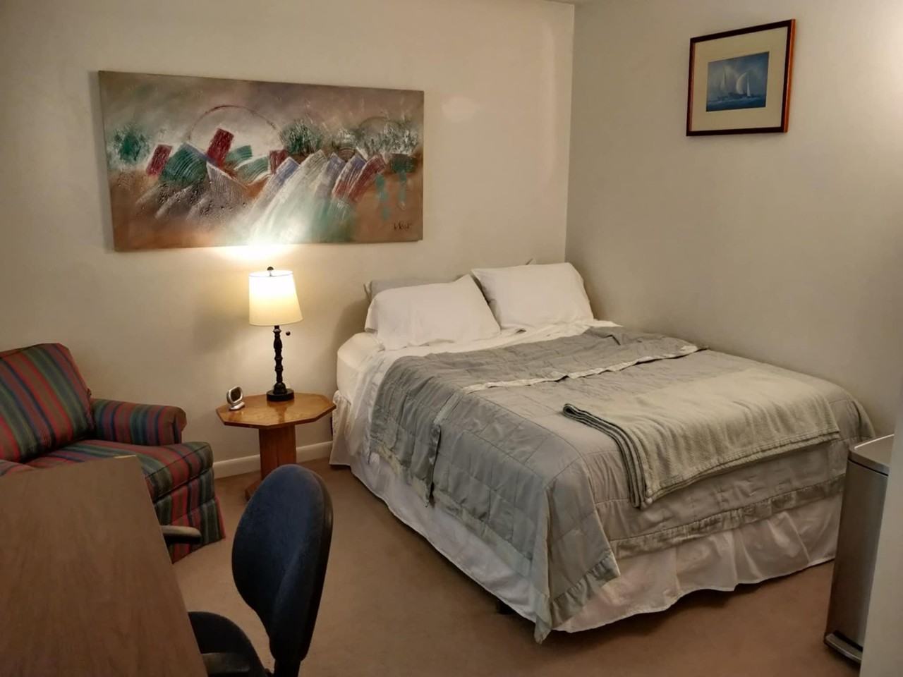 Calgary Ave - Photo 5 of 11