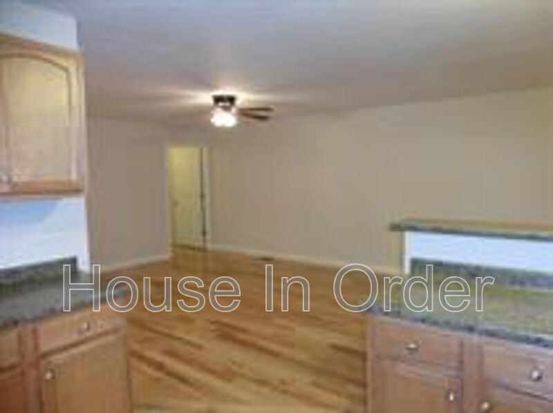 15 Howard Row Pl - Photo 5 of 10