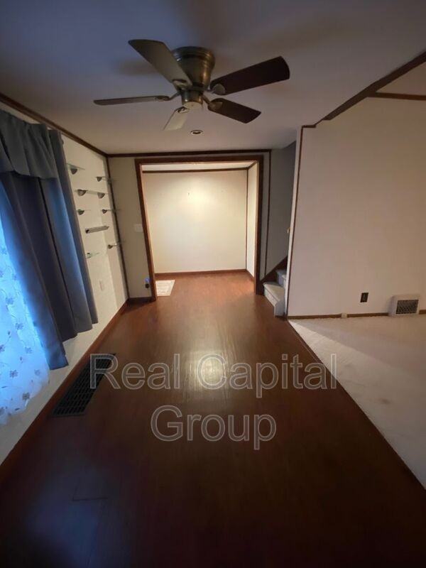 539 Harlem Rd - Photo 2 of 10