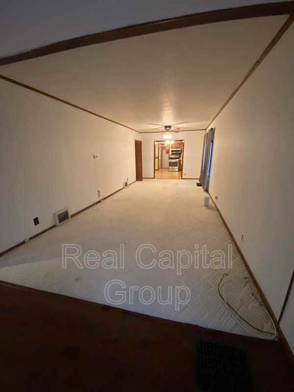 539 Harlem Rd - Photo 3 of 10