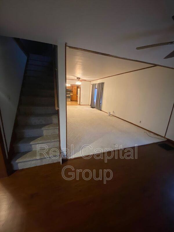 539 Harlem Rd - Photo 4 of 10