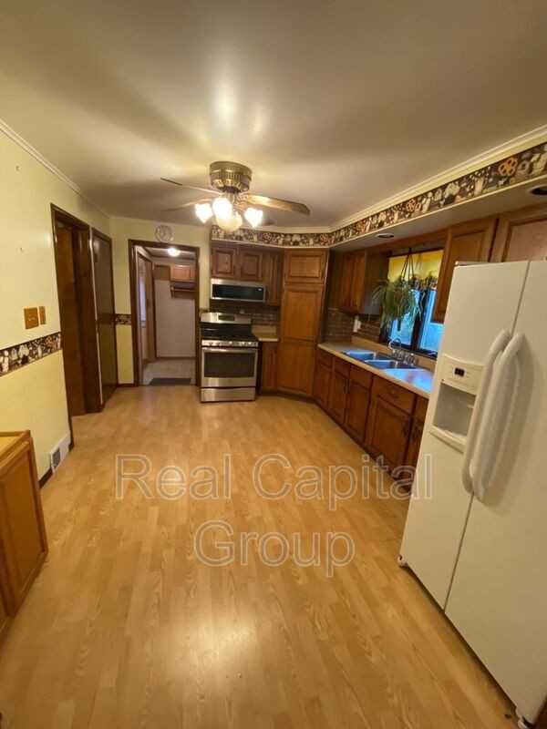 539 Harlem Rd - Photo 5 of 10