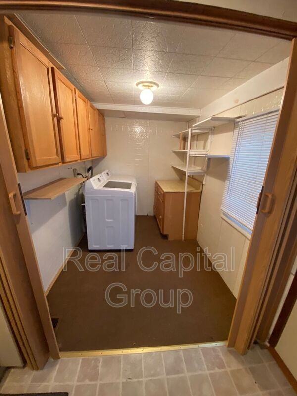 539 Harlem Rd - Photo 7 of 10