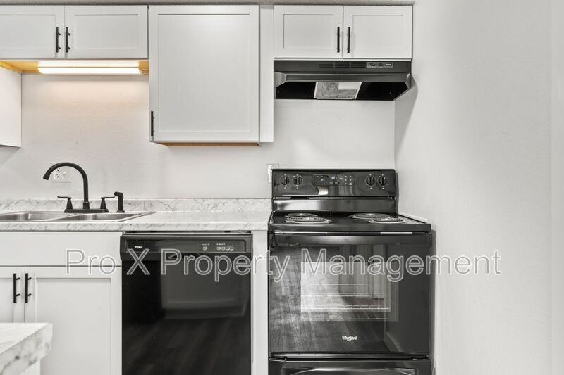 3111 W Greenwood St #9 - Photo 3 of 14