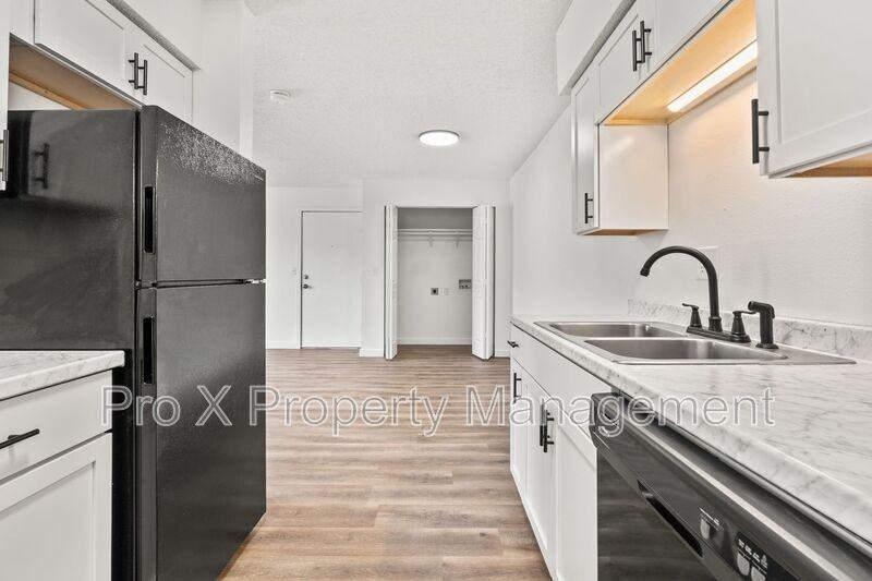 3111 W Greenwood St #9 - Photo 4 of 14