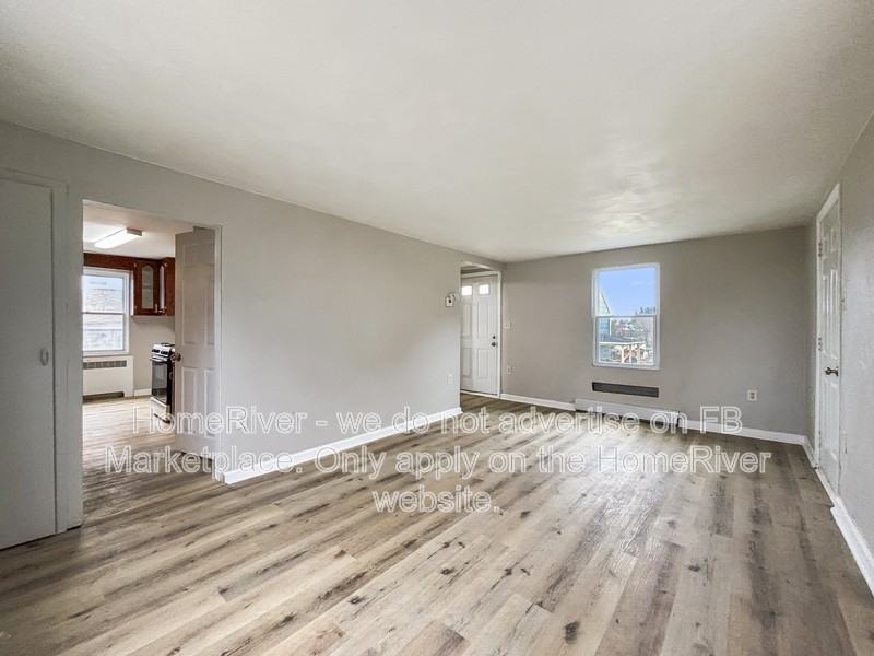 127 Jefferson Dr - Photo 3 of 20