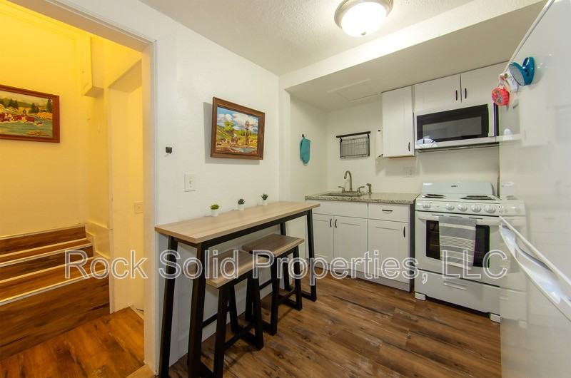 516 E 6th St - Photo 2 of 24