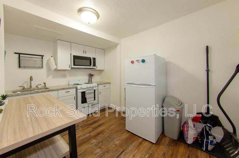 516 E 6th St - Photo 4 of 24