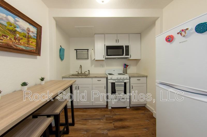 516 E 6th St - Photo 6 of 24