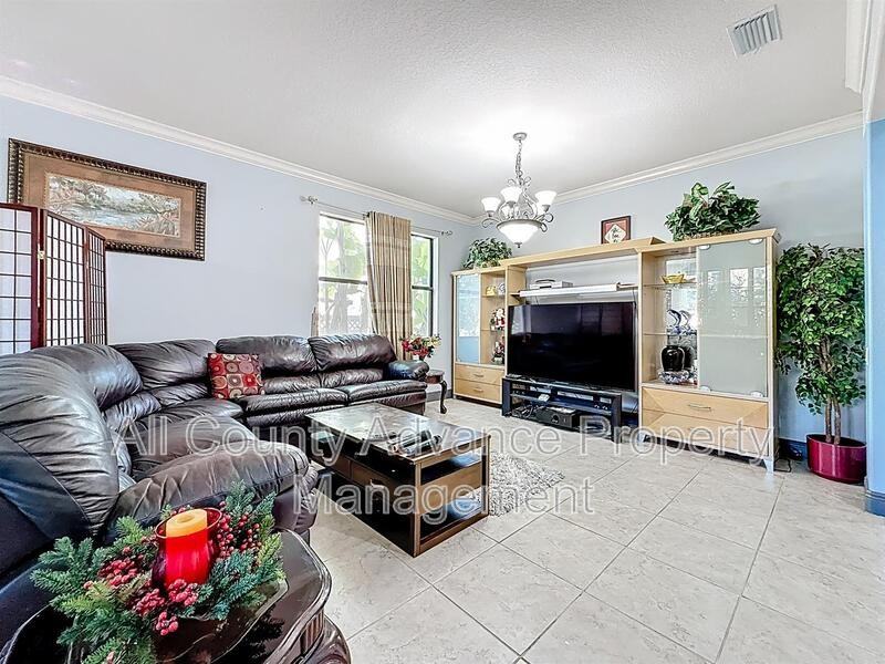 2679 Lakebreeze Ln S - Photo 5 of 42