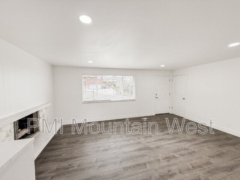 1011 Claremont Dr - Photo 5 of 50