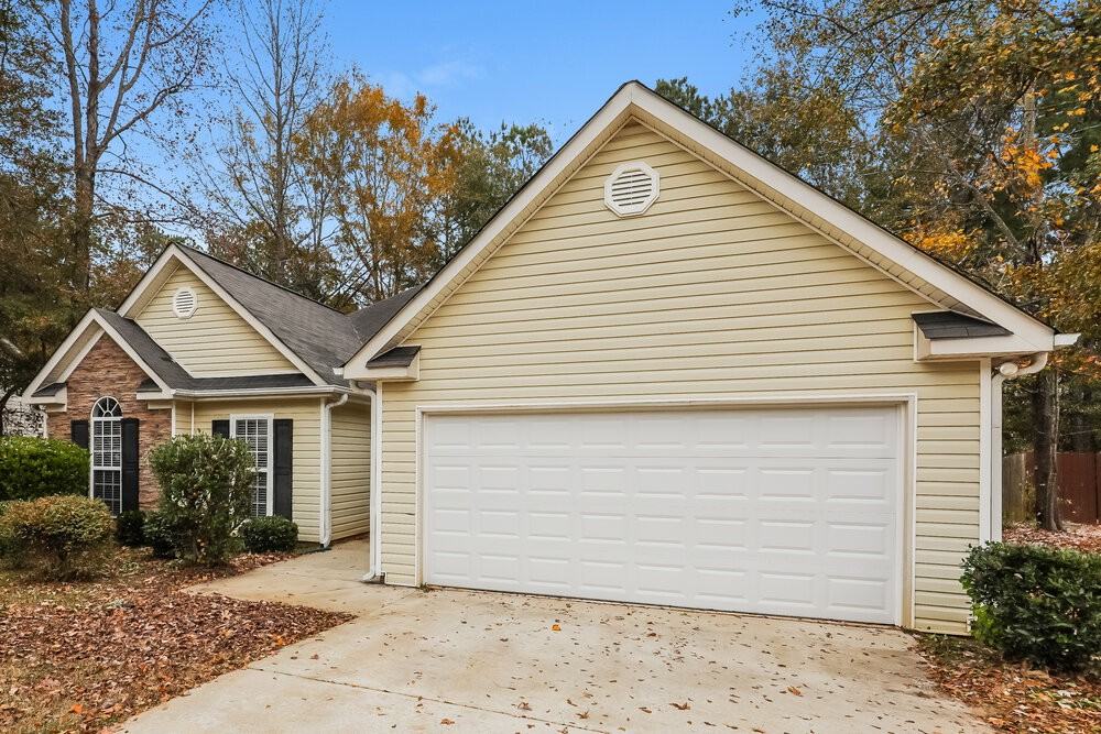 173 Revolutionary Dr - Photo 2 of 16