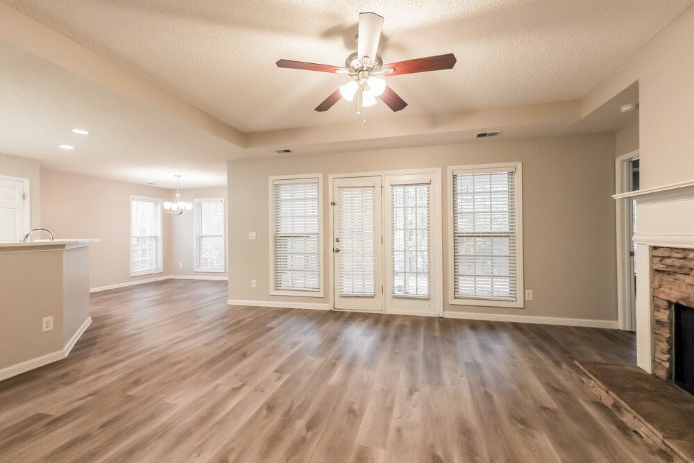 173 Revolutionary Dr - Photo 5 of 16