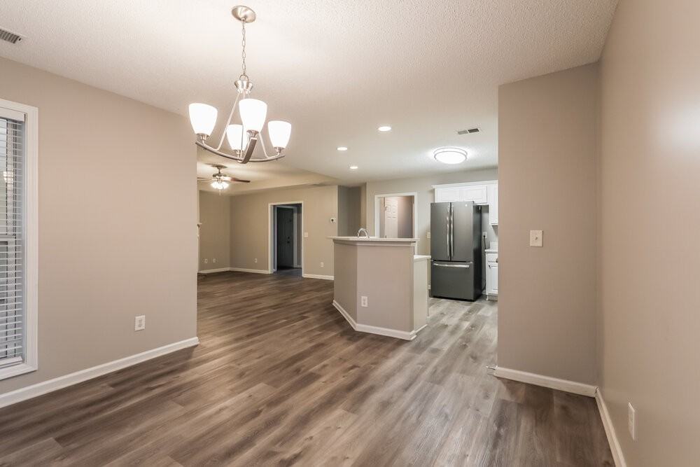 173 Revolutionary Dr - Photo 6 of 16