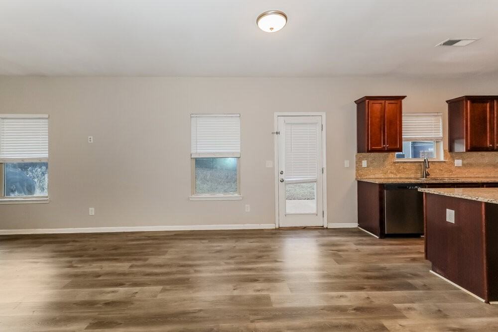 11097 Wind Ridge Dr - Photo 7 of 17