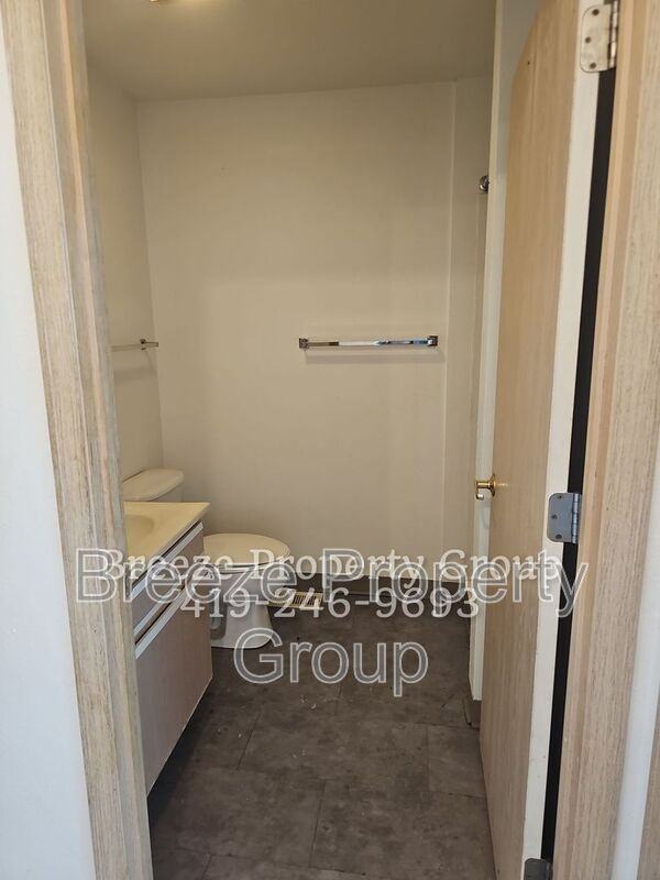 332 14th St #303 - Photo 4 of 9